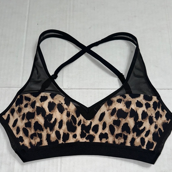 Victoria's Secret Other - Victoria’s Secret Incredible Lightweight Max Womens Sports Bra 32C Animal Print